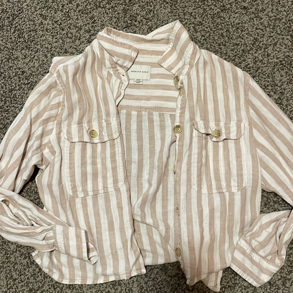 Super cute stripped light weight cropped button down